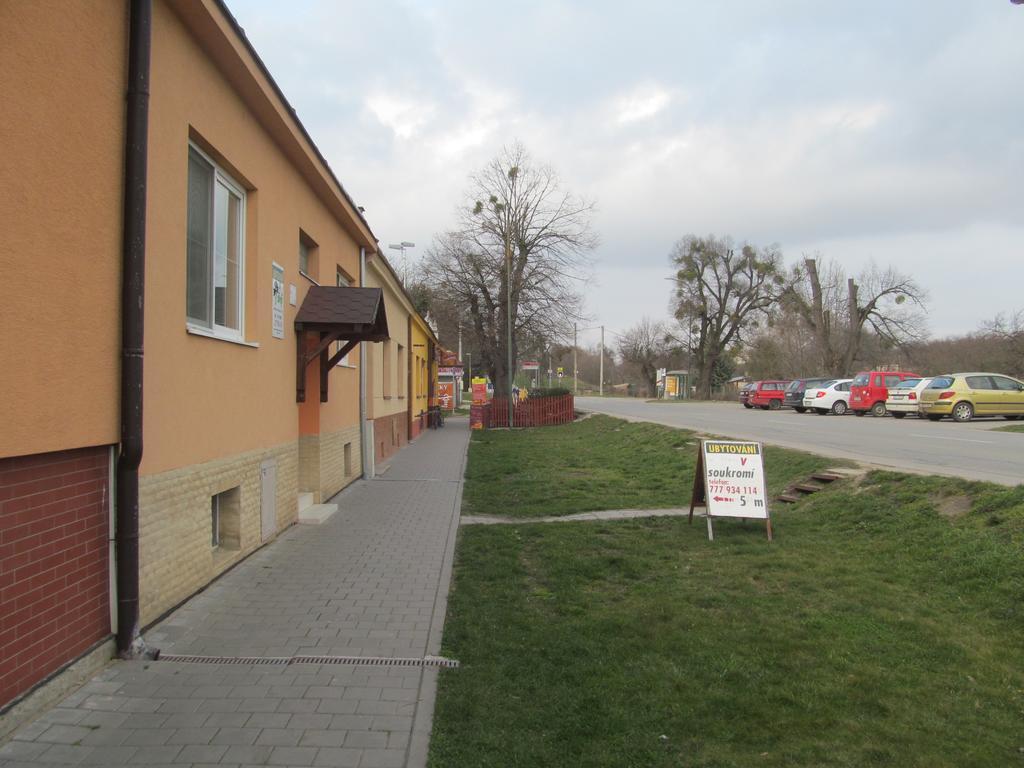 V Aleji - ubytování v soukromí Valtice Exterior foto