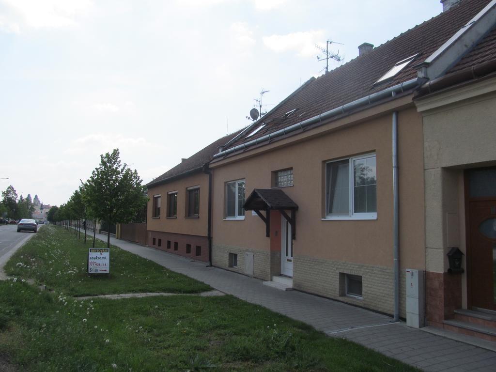 V Aleji - ubytování v soukromí Valtice Exterior foto