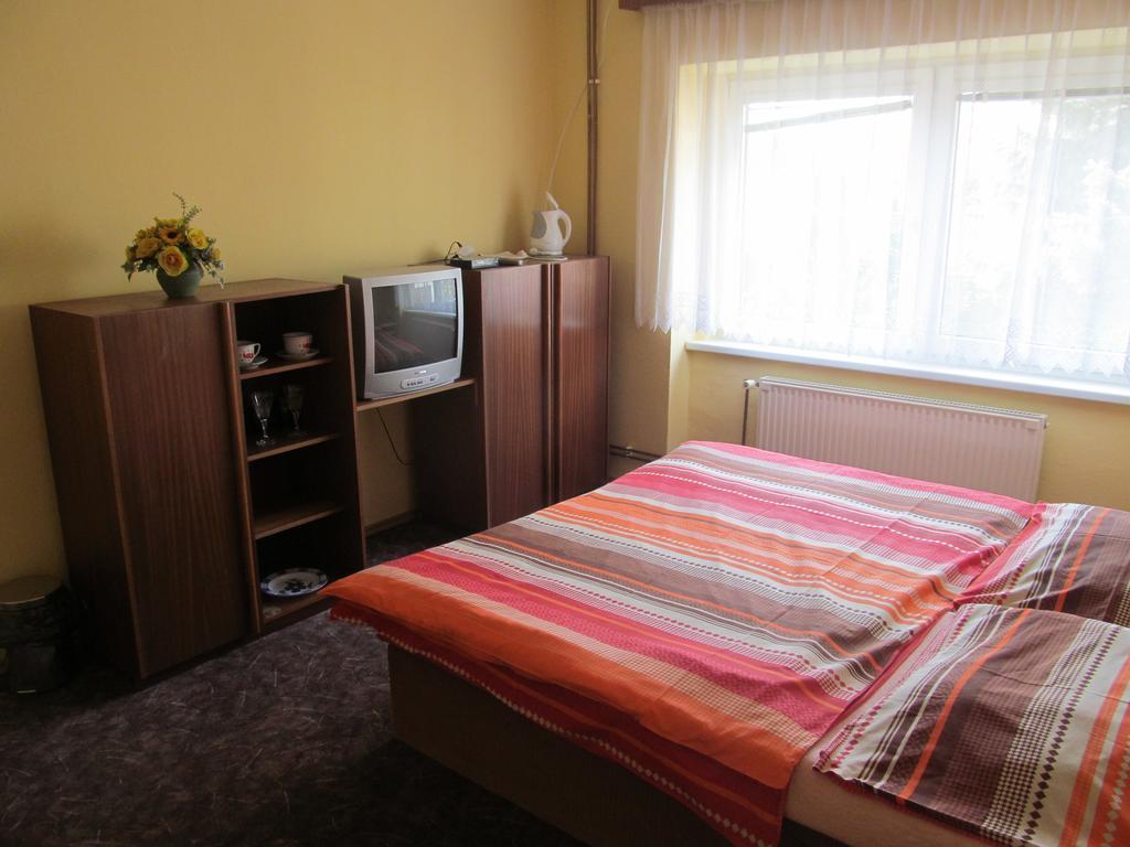 V Aleji - ubytování v soukromí Valtice Exterior foto