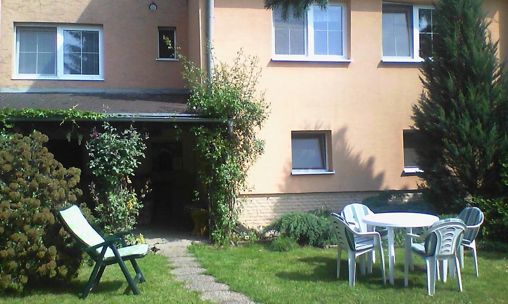 V Aleji - ubytování v soukromí Valtice Exterior foto
